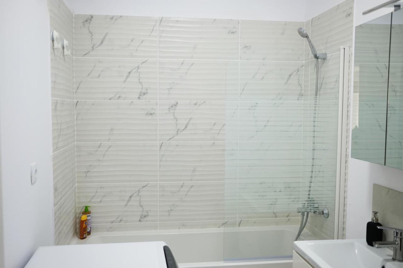 White Flat Apartment Bucharest Exterior photo
