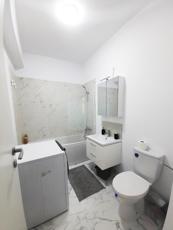 White Flat Apartment Bucharest Exterior photo